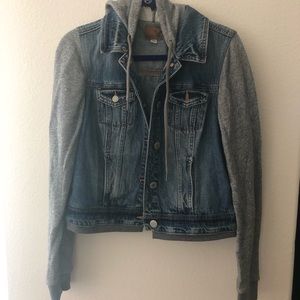 Jean jacket with gray sleeves